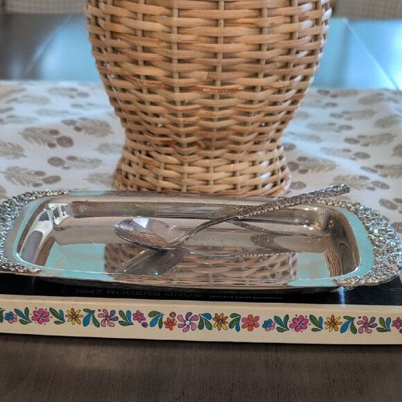 1847 Rogers Bros. Silverplate Party Set Relish Tray & Spoon In Original Box - Picture 8 of 12